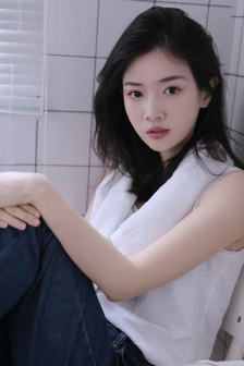 粉嫩被黑人两根粗大猛烈进出视频